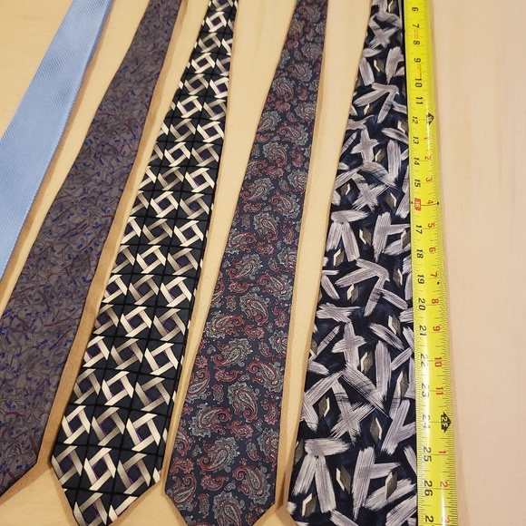 Lot of ties - Picture 2 of 5